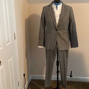 Banana Republic Women’s Suite